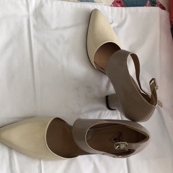 Shoe biege and cream worn only once shiny with strap - Picture 3 of 3